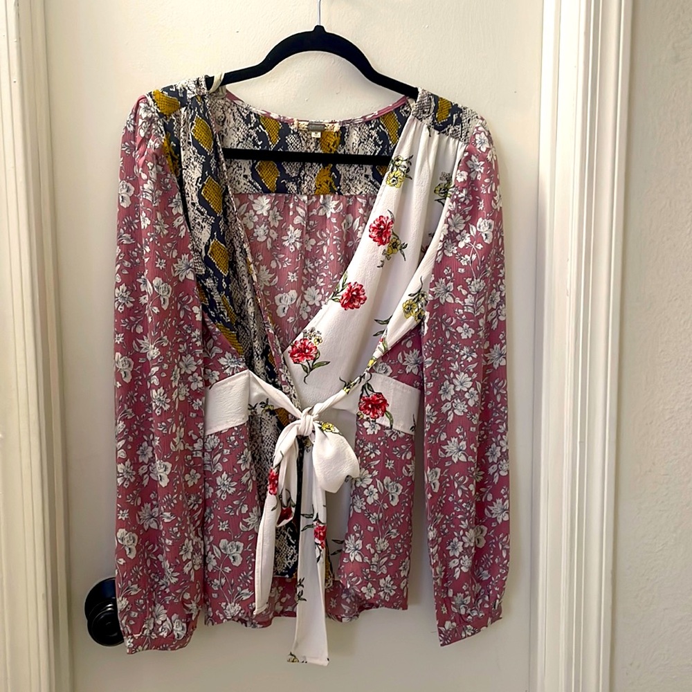 Gimmicks by buckle patchwork wrapped blouse